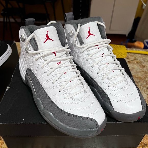 AJ retro 12 GS- sz 7 youth Like NEW w/ box !! - Picture 12 of 13